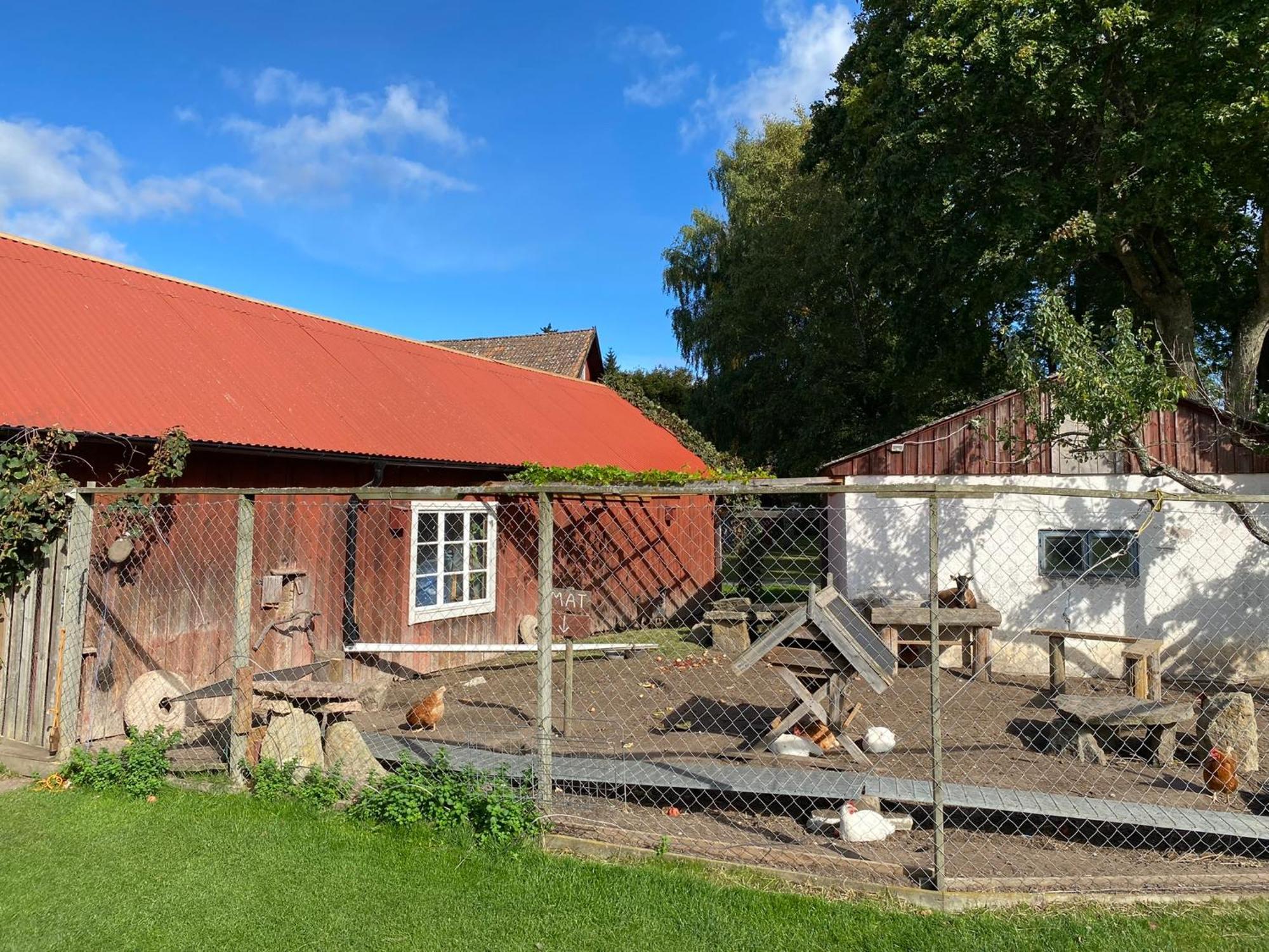 Aeventyrsgardens Vandrarhem, Kinnekulle Källby المظهر الخارجي الصورة