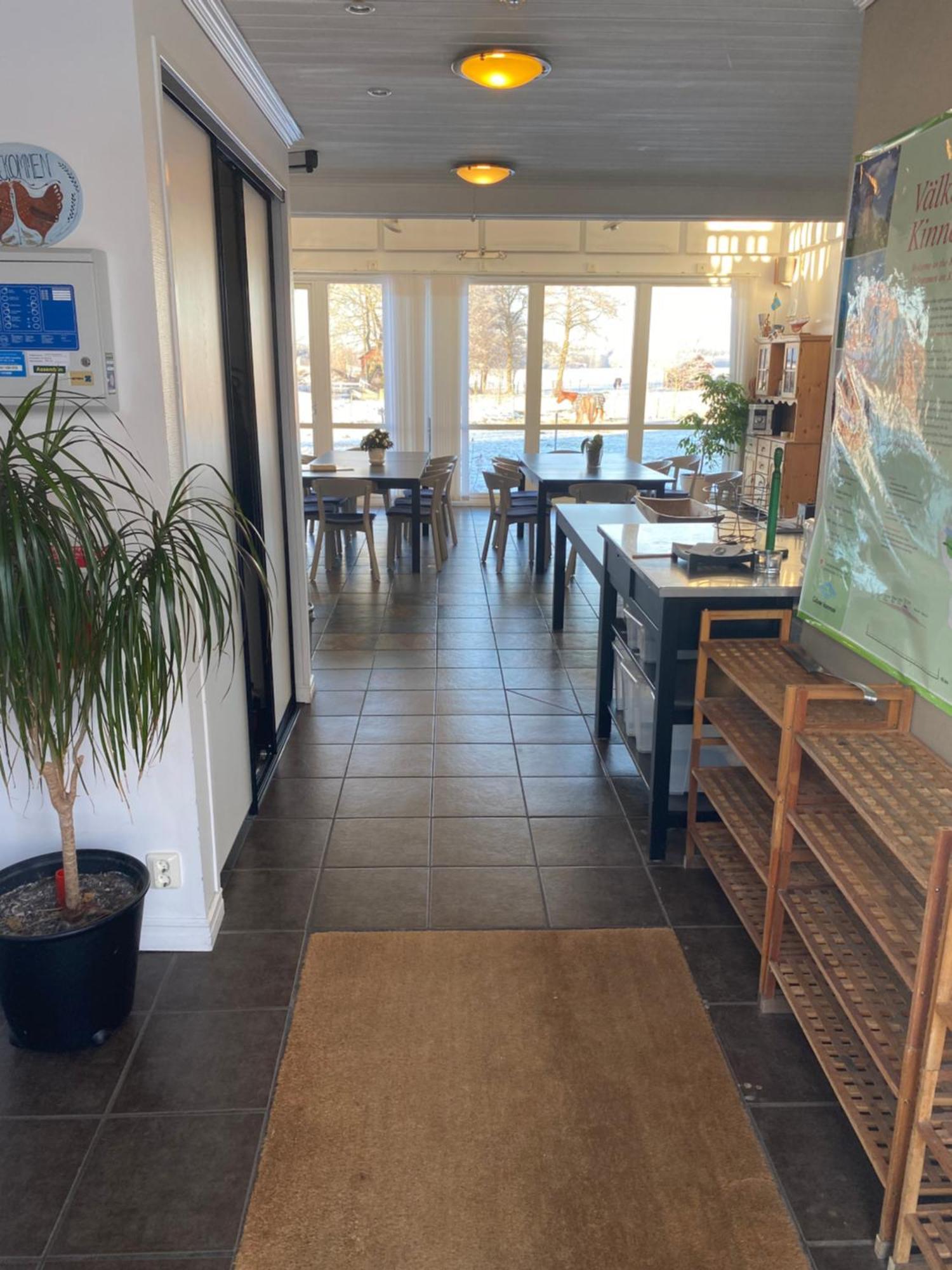 Aeventyrsgardens Vandrarhem, Kinnekulle Källby المظهر الخارجي الصورة