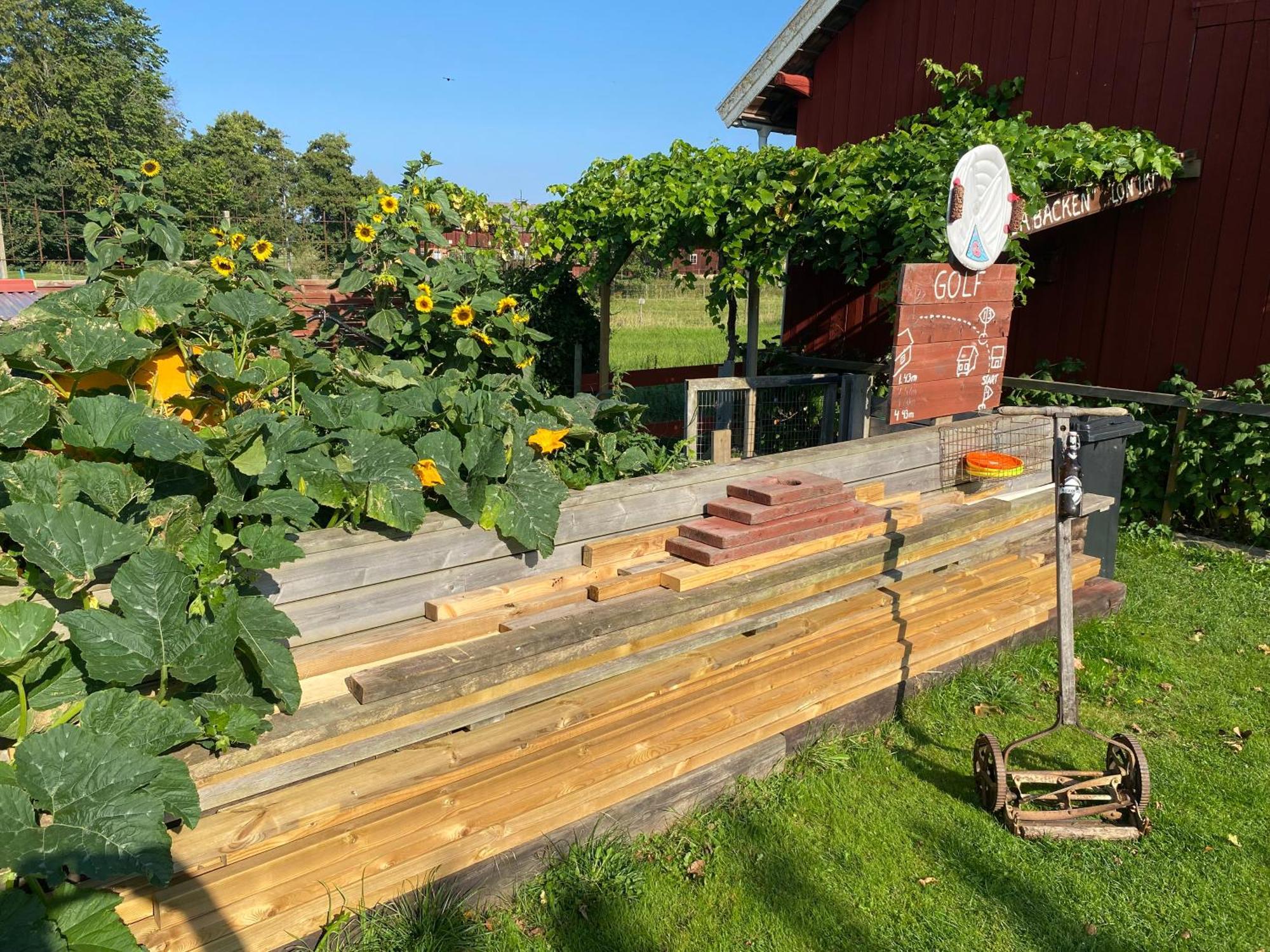 Aeventyrsgardens Vandrarhem, Kinnekulle Källby المظهر الخارجي الصورة