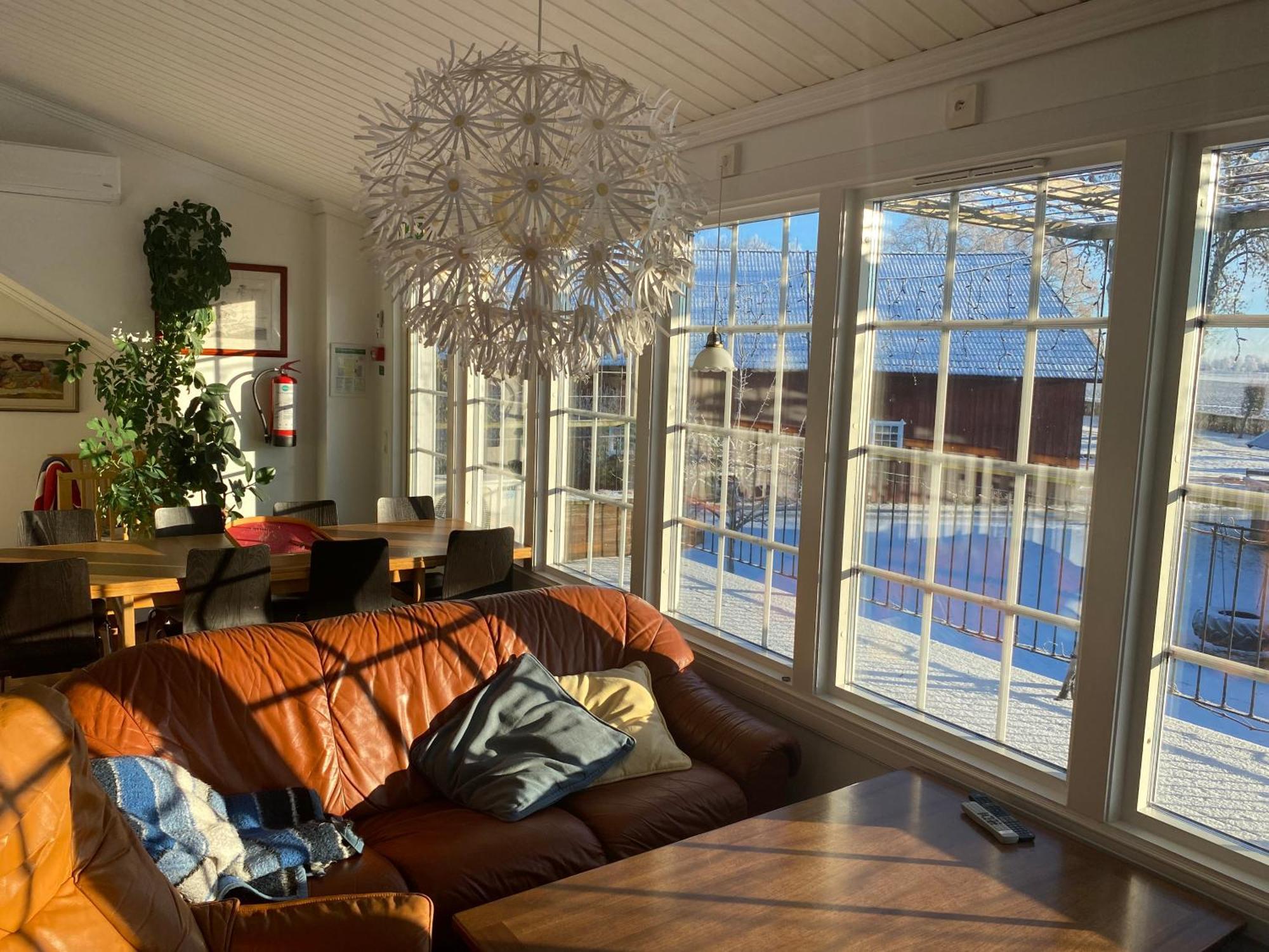 Aeventyrsgardens Vandrarhem, Kinnekulle Källby المظهر الخارجي الصورة
