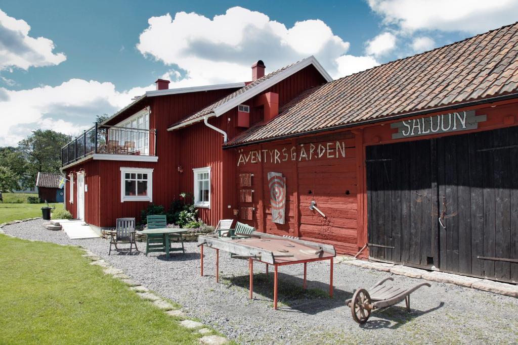 Aeventyrsgardens Vandrarhem, Kinnekulle Källby المظهر الخارجي الصورة